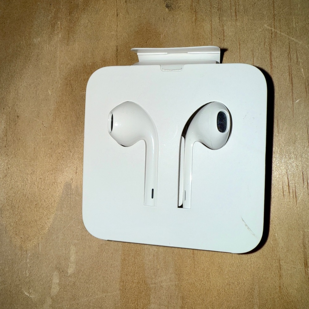 Apple EarPods Lightning Connector headphones NWT